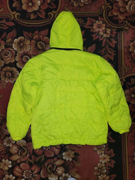 Duża męska kurtka jak robocza w odblaskowym fluorescencyjnym kolorze