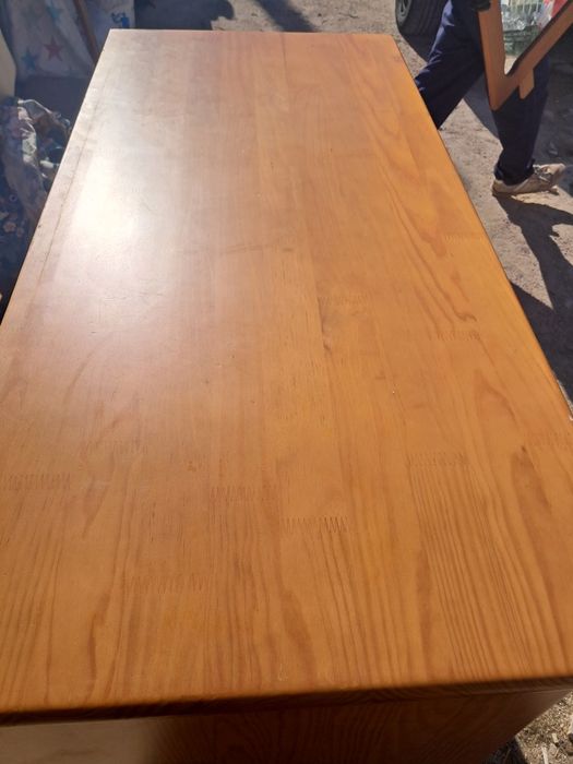 Cómoda quatro gavetas em cerejeira com espelho