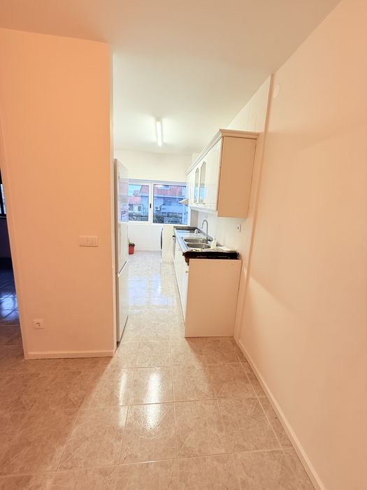 Quarto individual mobilado com despesas incluidas - livre 13Maio