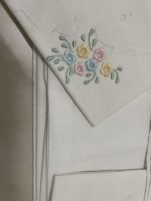 Lencois de casal bordados à mao