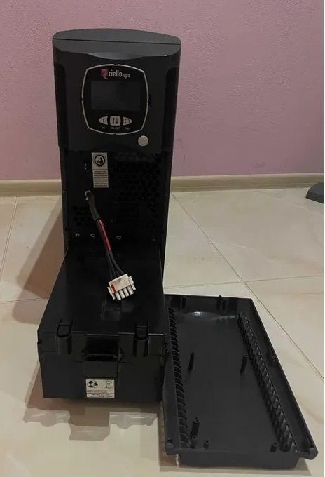 Блок безперебійного живлення Riello ups sdl 3300 a4-2300w