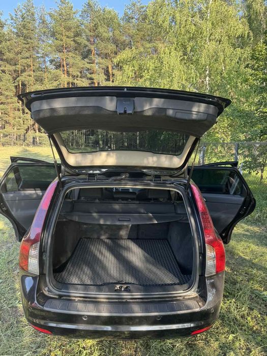 Volvo V 50 2010 год