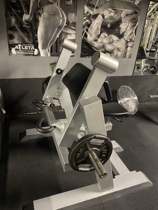Maszyna hammer na biceps, HBP, modlitewnik, wyposażenie siłowni