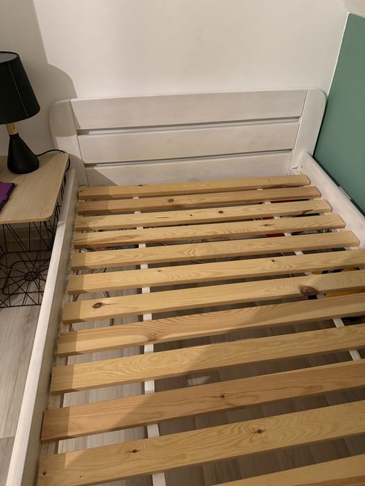 Drewniane łóżko młodzieżowe