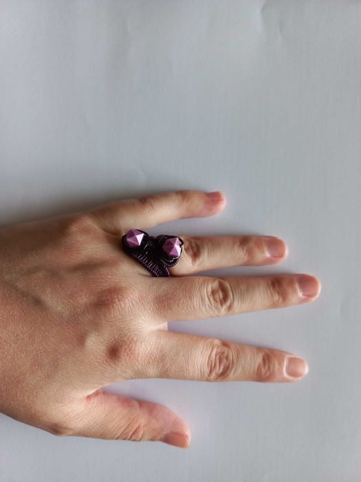 Várias peças de bijuteria