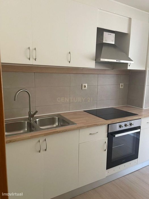 Arrenda-se T2+1 Renovado em Guimarães