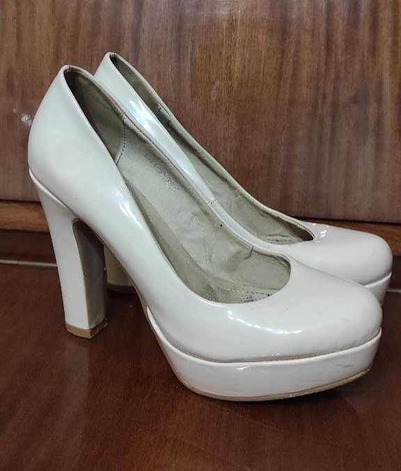 Продам туфлі в гарному стані