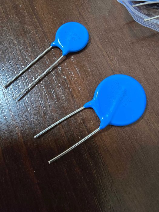 Варисторы 20D271K