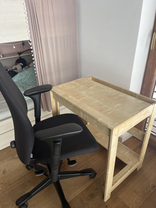 Biurko/stolik Ikea + fotel biurowy