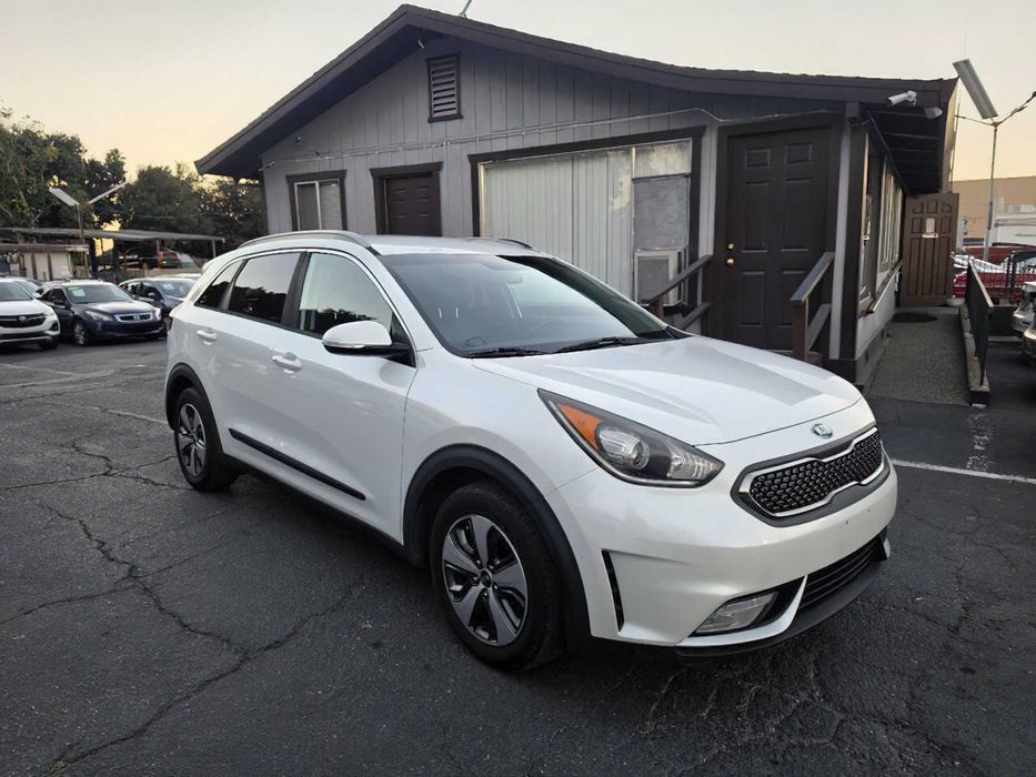Kia Niro LX      2018