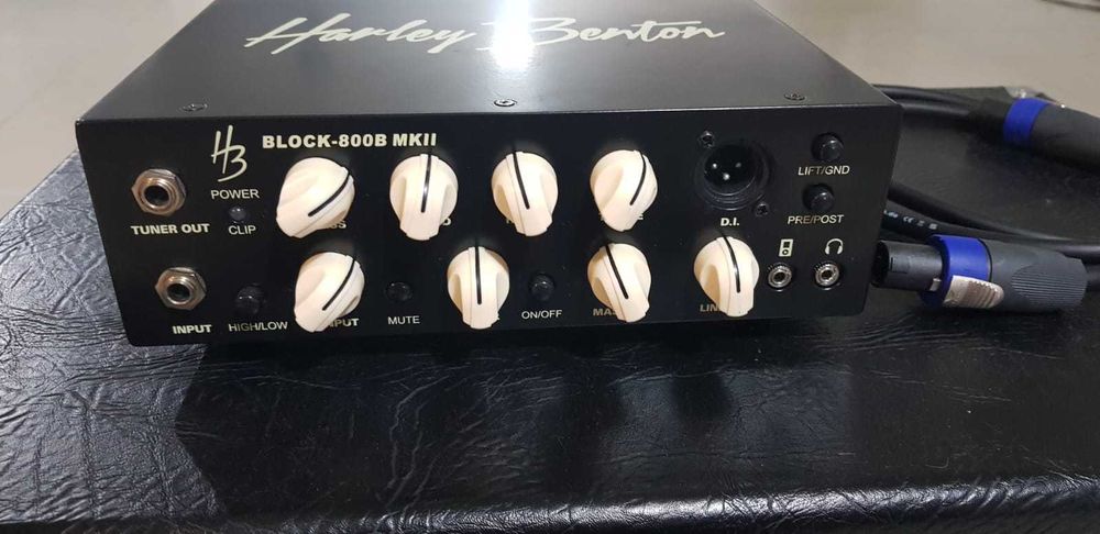 Amplificador p/ Baixo 800W Harley Benton + Coluna 450W