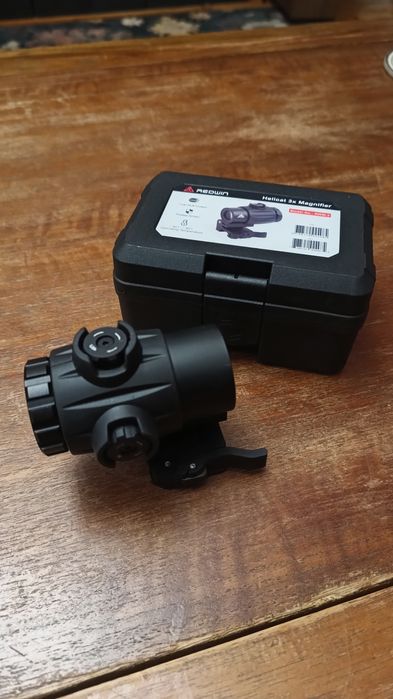 Używany powiększalnik 3x Hellcat marki Redwin