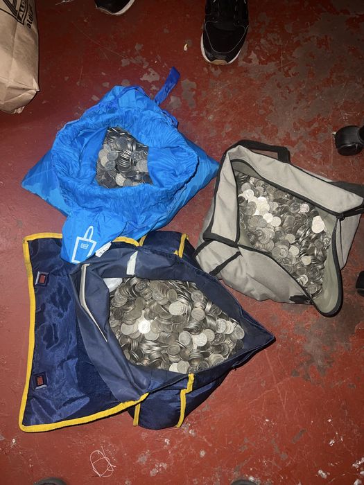 60kg moedas de 5 escudos e 2 escudos e meio