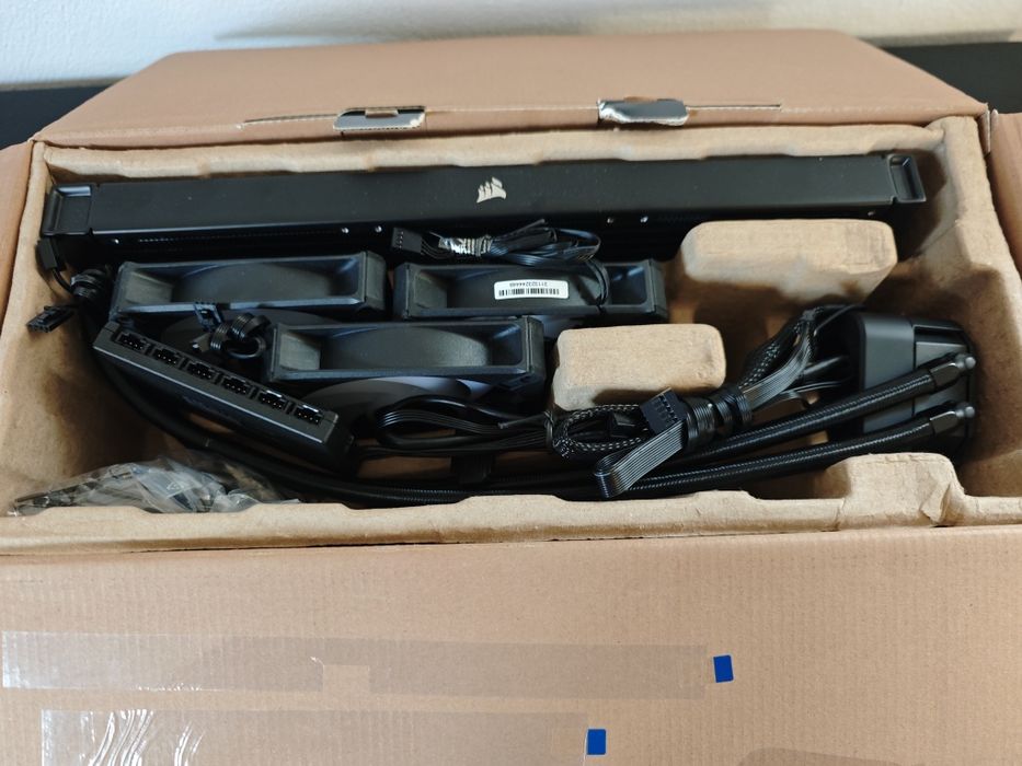 Corsair ICUE H150i Elite LCD XT