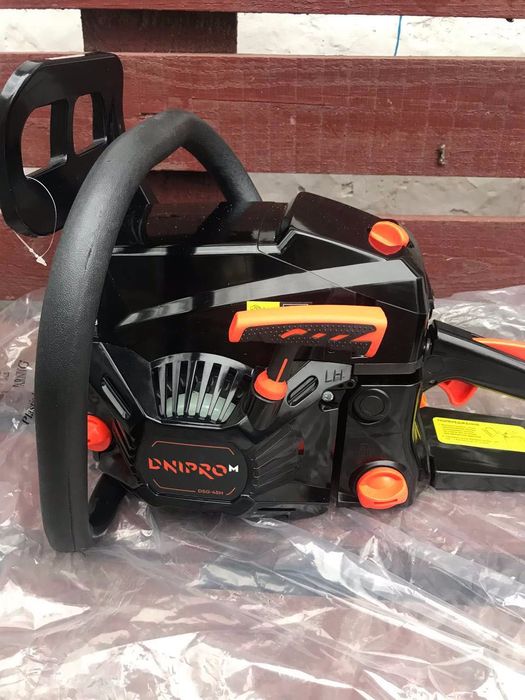 Продам нову  бензопилу Dnipro M DSG-52H