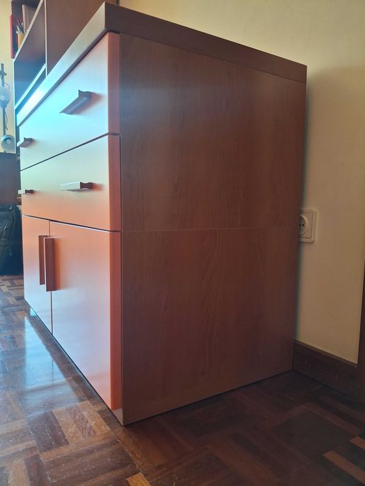 Cómoda com 2 Gavetas e 2 Portas - Excelente Arrumação
