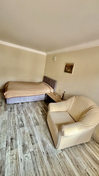 Посуточно,почасово 1к квартира в 5 мин.ходьбы от м Дарница,свет 24/7