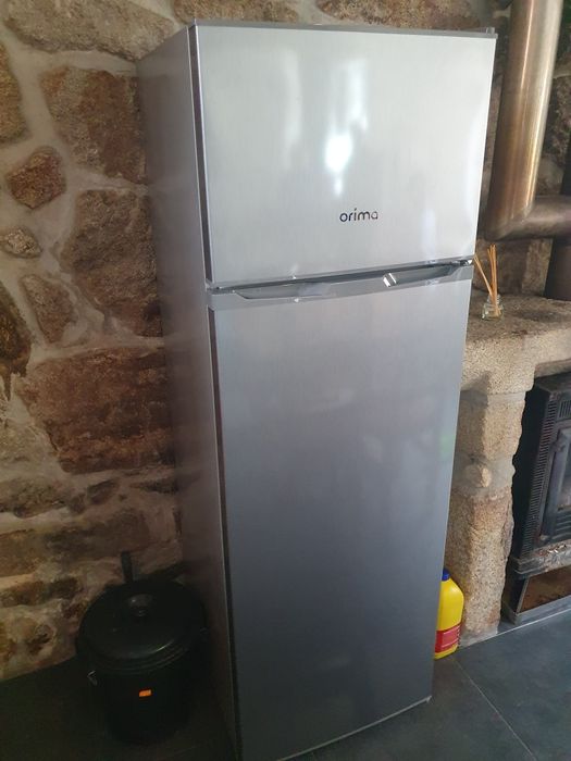 Lote de eletrodomésticos e mobília