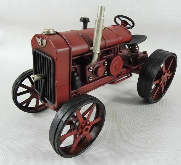Metalowy czerwony traktor pojazd ciągnik RETRO 26,5cm