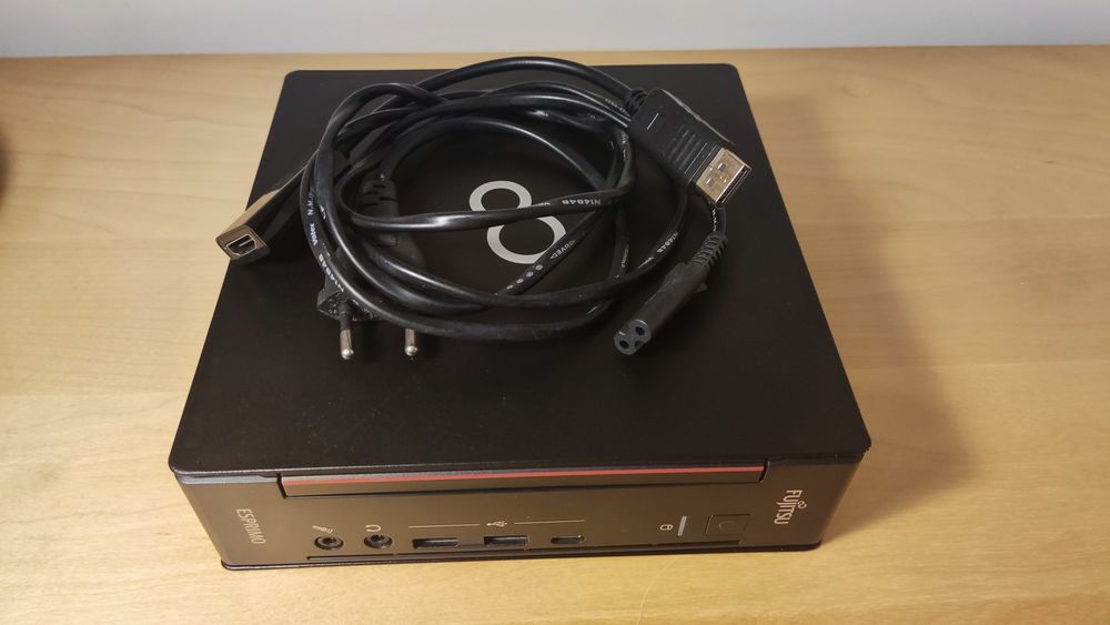 Fujitsu Esprimo Q958: i5-8100t, 32Gb DDR4, 512G nvme