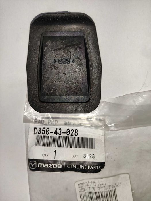 Накладка педали сцепления и тормоза  Mazda
