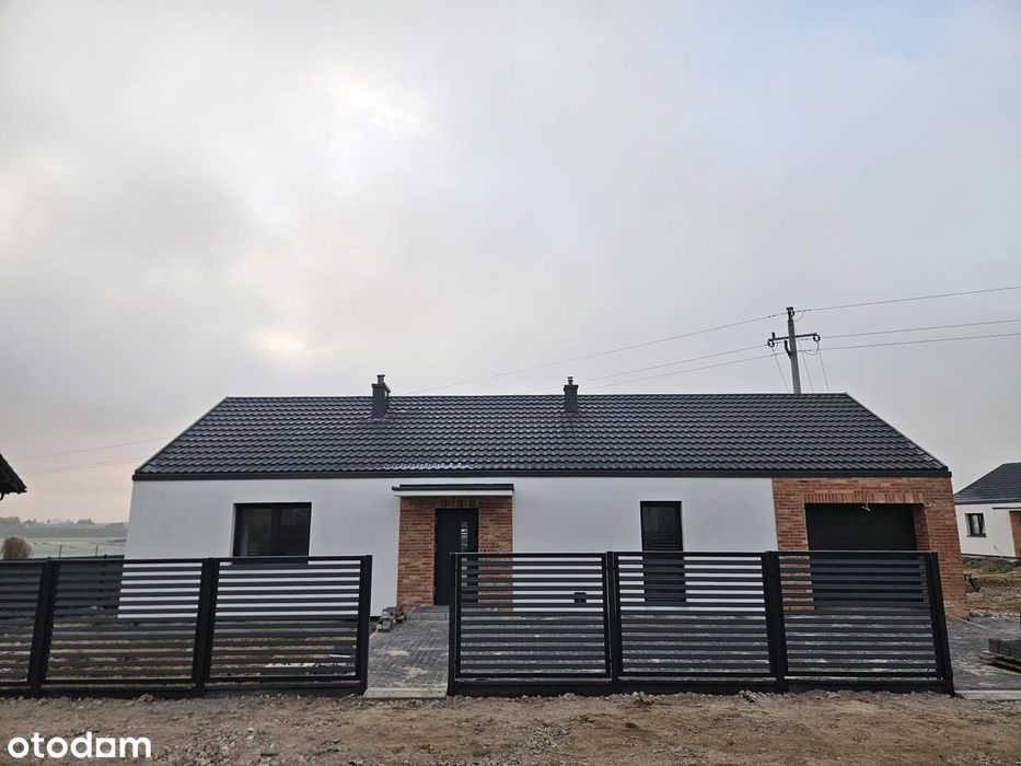 Parterowy dom z garażem, dużą działką, roletami, rekuperacją, klimatyz