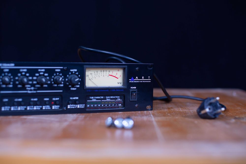 ART Pro Channel  – Pré-amplificador a Válvulas com Compressor e EQ