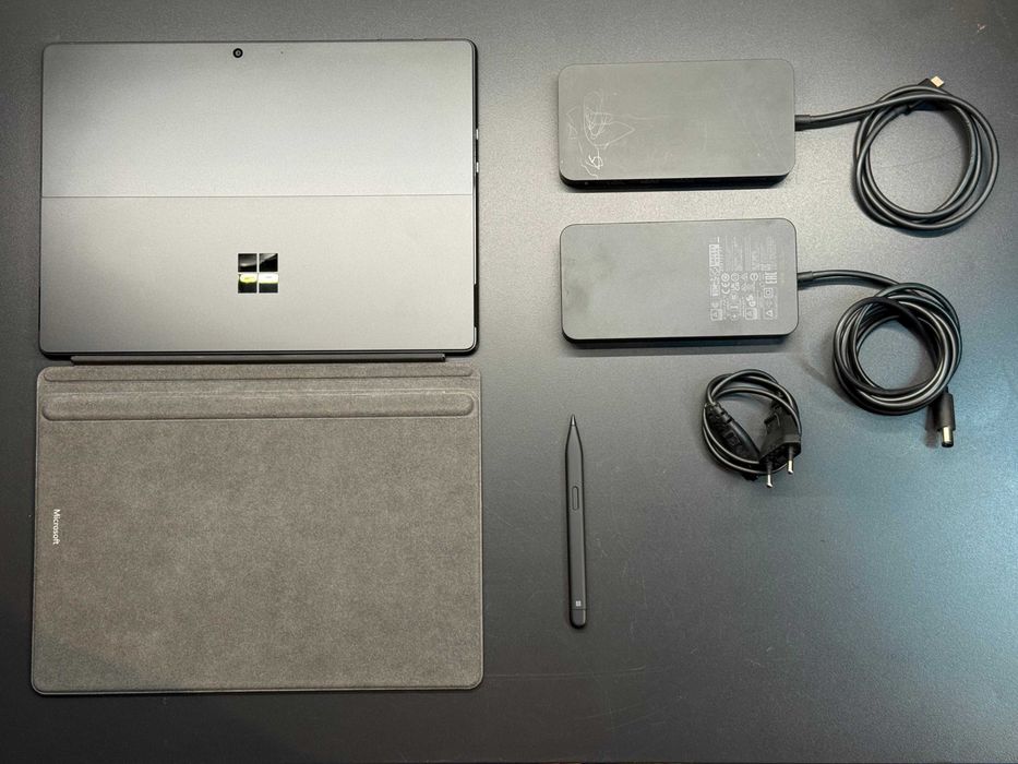 Microsoft Surface Flex Keyboard Copilot, Thnderbolt 4 hub, SmartPen2