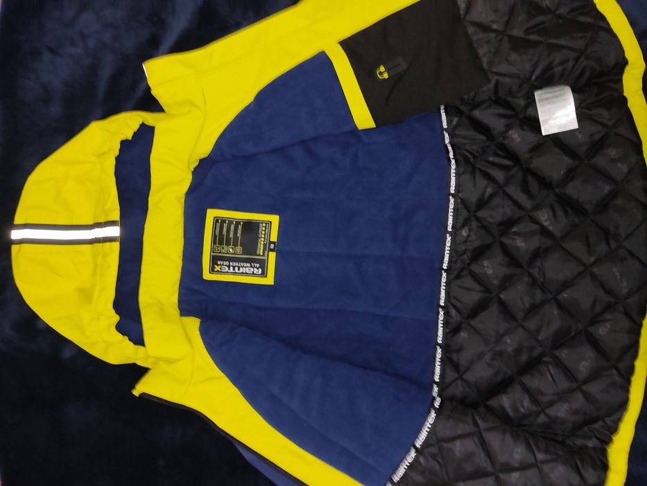 Тепла дитяча куртка на зиму