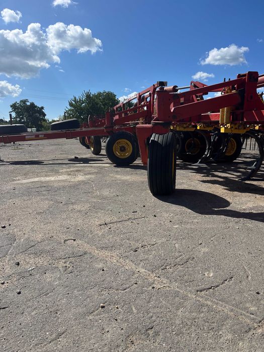 Культиватор суцільного обробітку Bourgault 8810-35 (18 м)