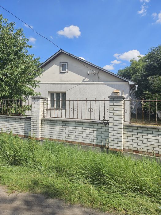 Продаж будинку у Львові. 10сот землі.