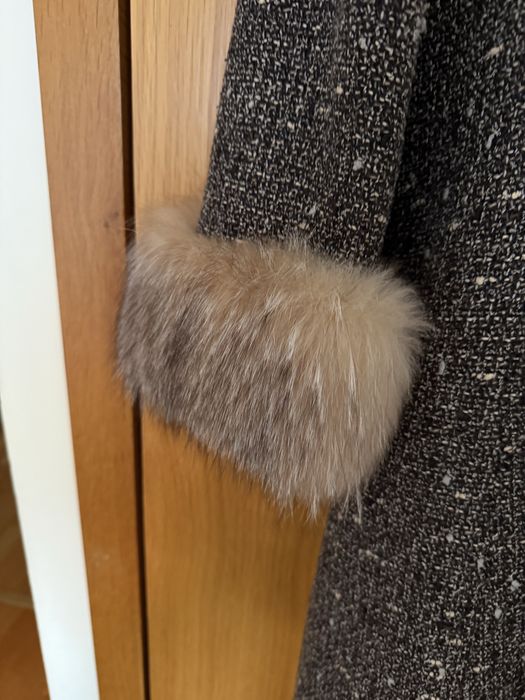 Casaco de Mulher com Gola e Punhos em Pelo de Raposa – Tamanho 40/L