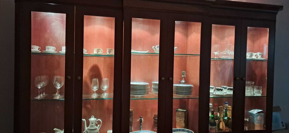 Estante de sala e mesa