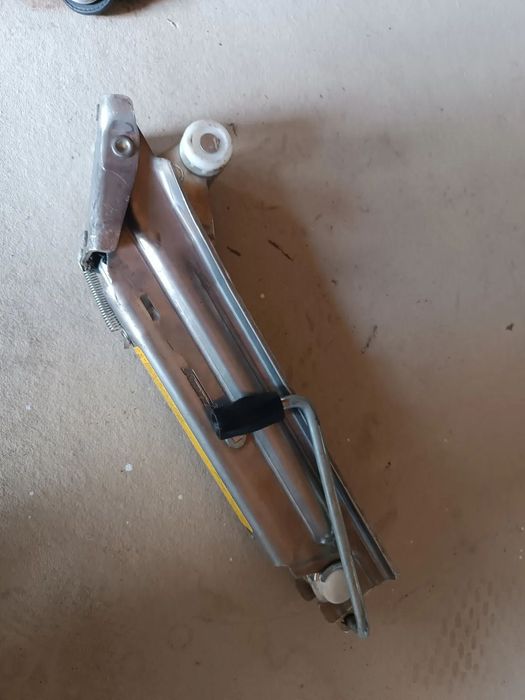 LEWAREK PODNOŚNIK SAMOCHODOWY 4F0011031 AUDI A6 C6