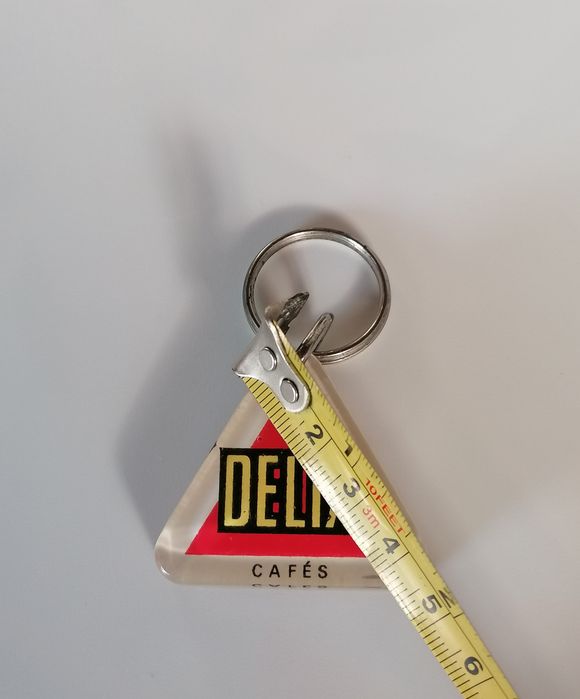 Porta-chaves antigo em acrílico com publicidade dos Cafés Delta

Tenh