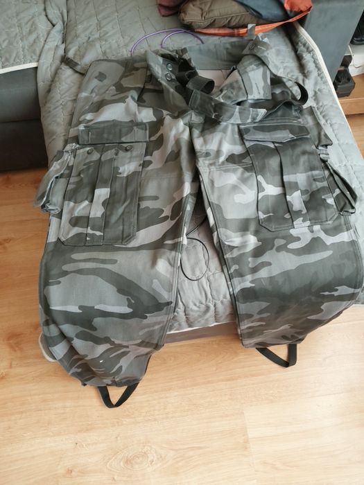 Spodnie moro nowe 115 w pasie