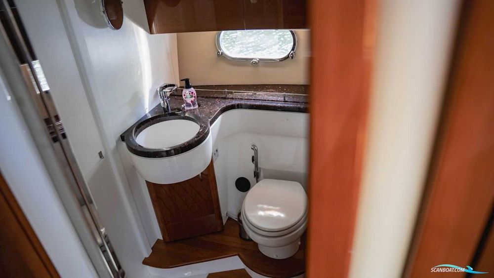 Продам моторну яхту Princess 42 Fly