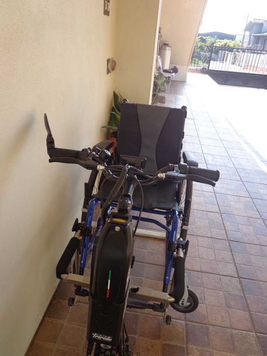 Cadeira de rodas normal não dá para fechar + Kit motorizado