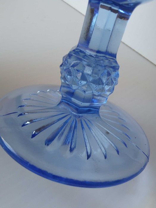 Cálice de bicos azul transparente, usado