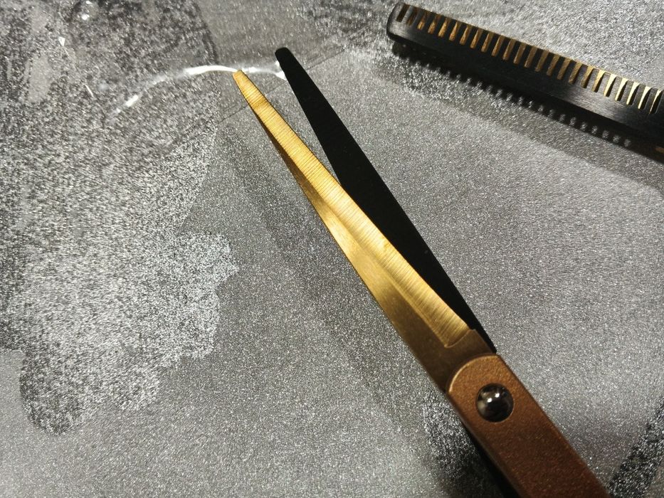 Набір перукарських ножиць в чохлі, щітка, мисочка, зажими