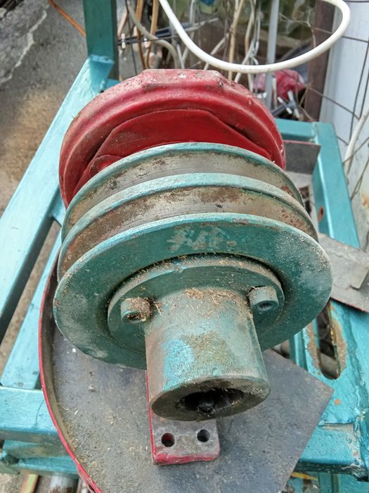 Продам шківи натяжні