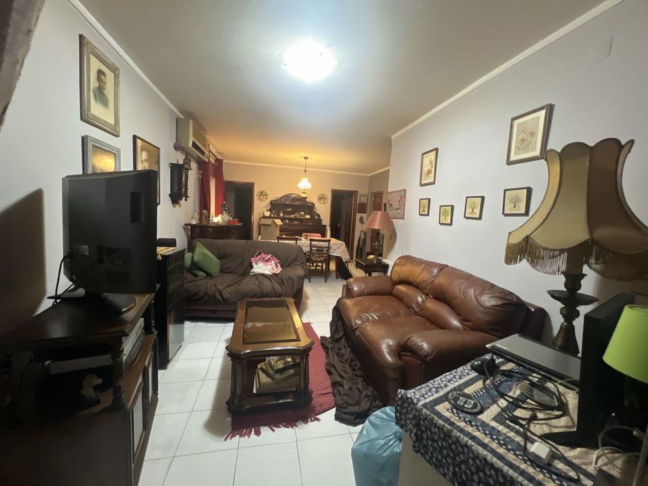 Venda de Recheio / Mobília de Sala e Cozinha (Motivo: Obras)