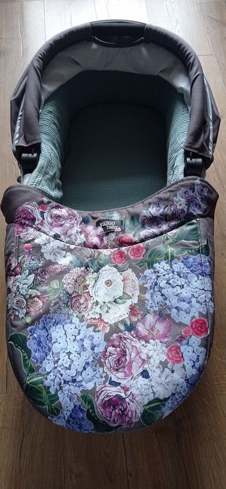 Gondola Valco Snap z motywem kwiatów