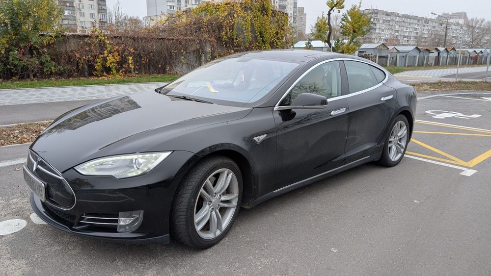 Tesla model S 85