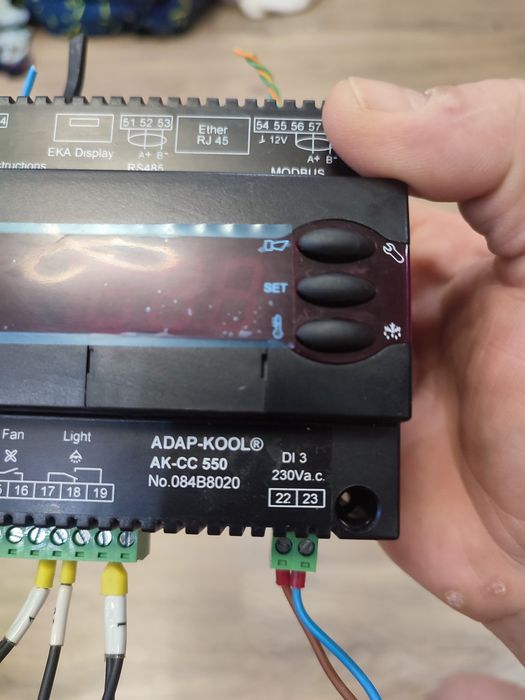 Контролер Danfoss AK-CC 550