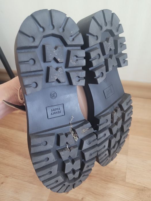 Sprzedam ładne buty dla dziewczynki