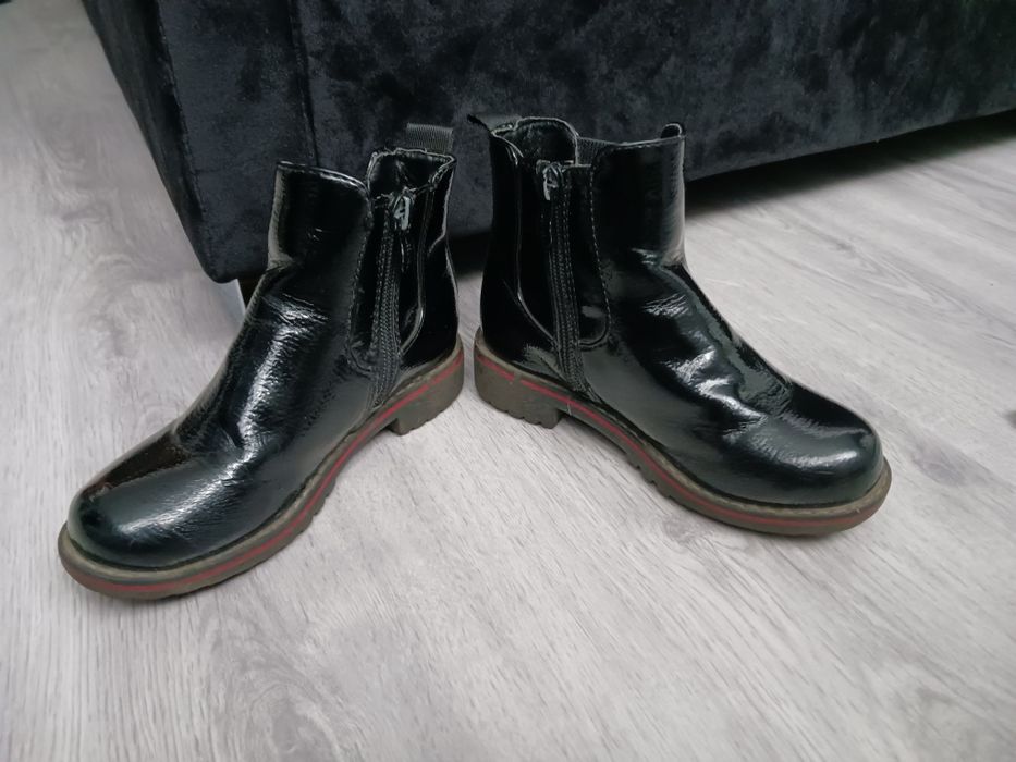 Botki lakierkowe rozm. 28