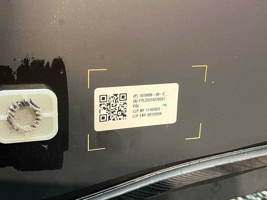 Скло кришки багажника tesla y оригінал 1619890-00-c