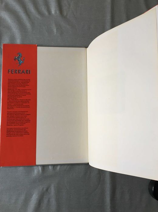 Livro de história automóvel Ferrari: o eterno mito do cavalo rompante