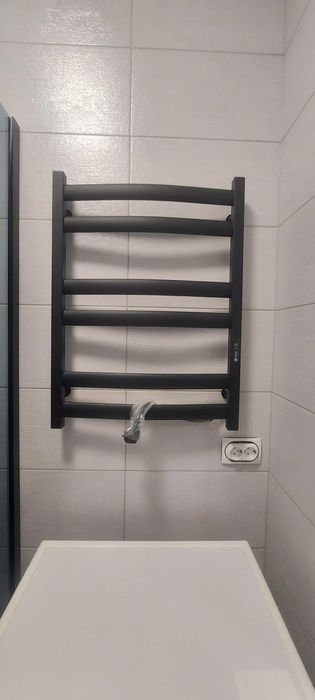Продається трикімнатна квартира " СТАЛІНКА " в центрі м.Васильків